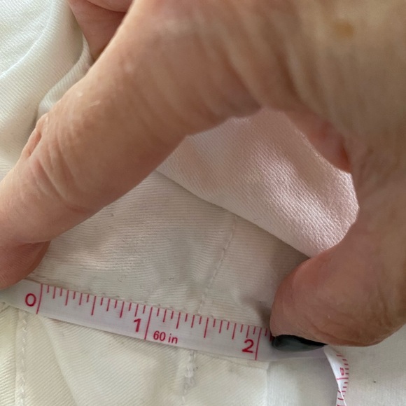 Everyone needs a stylish white pair of shorts in their wardrobe!! - Picture 9 of 10